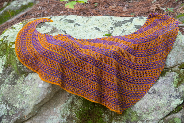 Love Child, a two color shawl with lace and slipped stitches by Barbara Benson